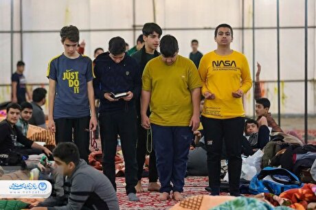 جلوه‌های بندگی نوجوانان در روز پایانی مراسم اعتکاف در اصفهان