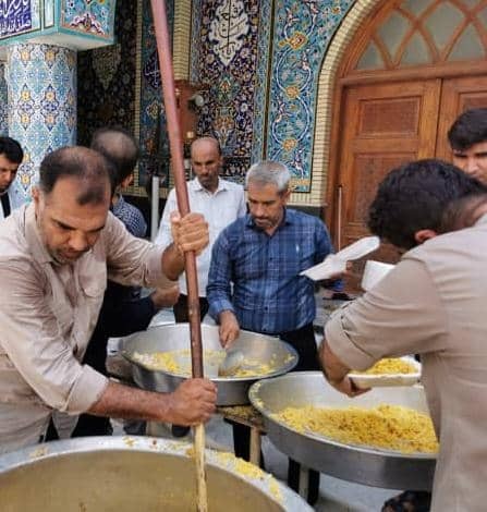 تهيه روزانه 7000 پرس غذاي گرم براي زلزله‌زدگان توسط اعضاي هيئات مذهبي