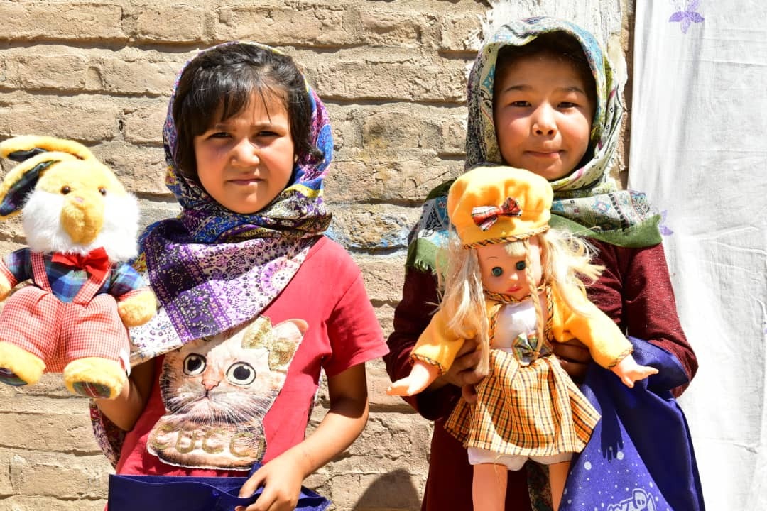 پویش نذر عروسک در مناطق حاشیه‌ای شهرستان پاکدشت برگزار شد