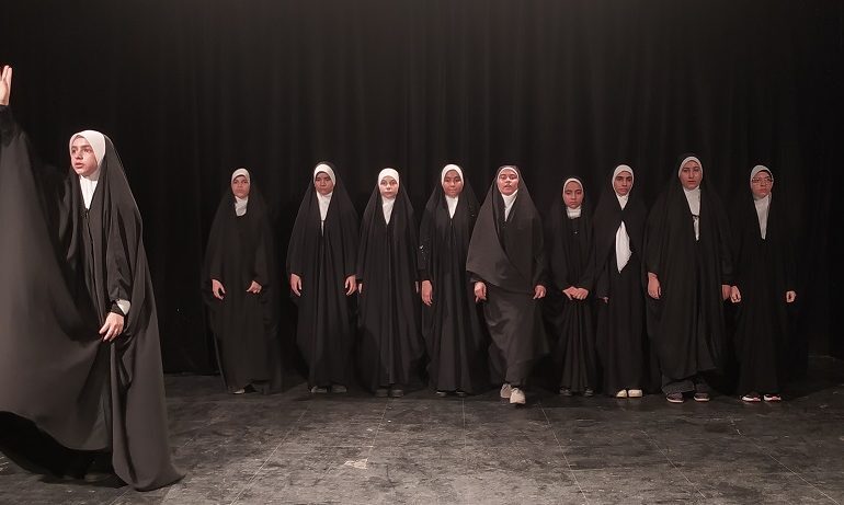 نمایش «از کشف تا عهد» روایت گر حجاب زنان مسلمان ایران است