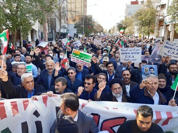 راهپیمایی 13 آبان با حضور گسترده مردم وفعالان فرهنگی، تبلیغی در اردبیل