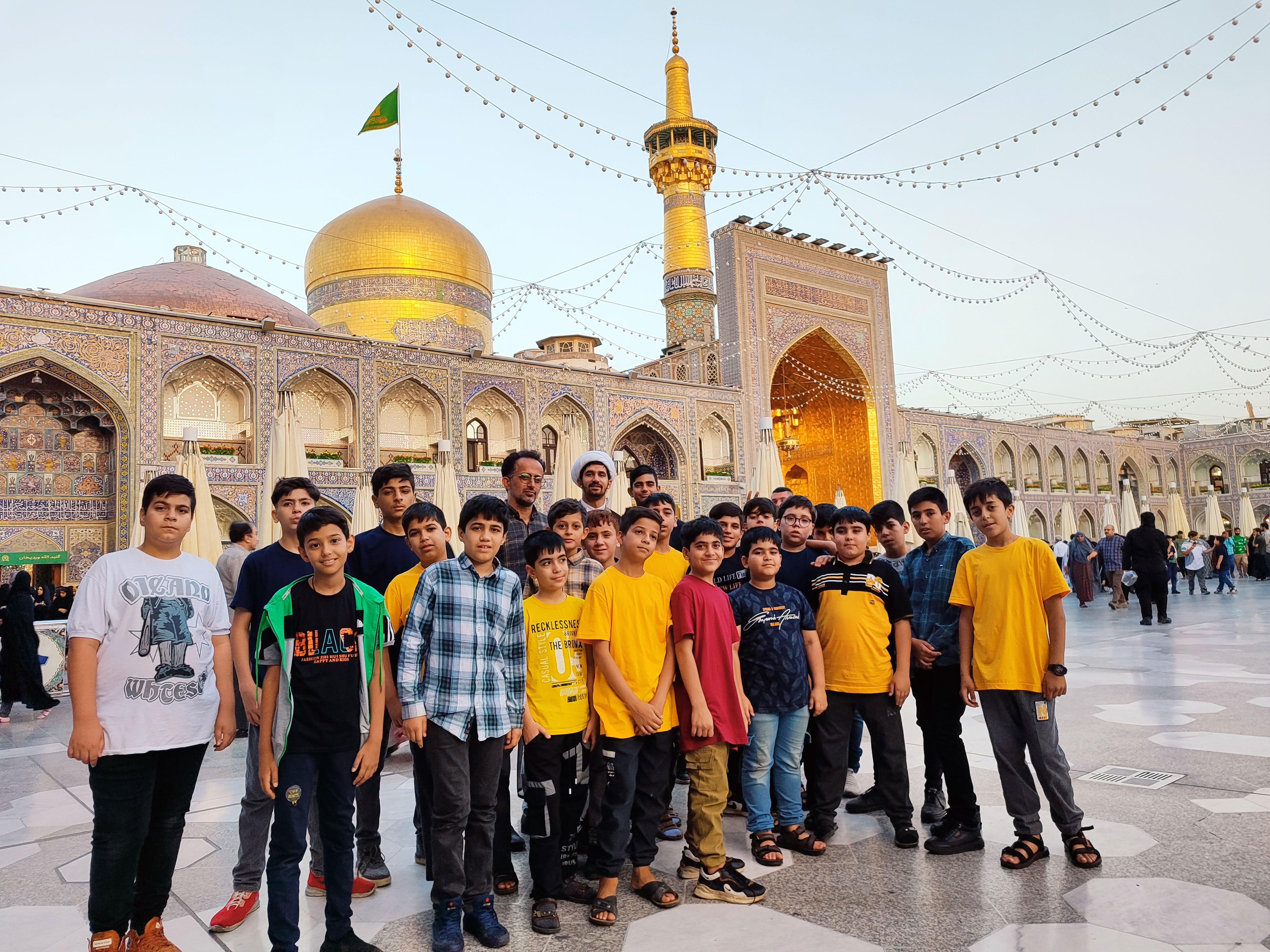 اعزام بیش از ۴۰ نفر نوجوانان به مشهد مقدس