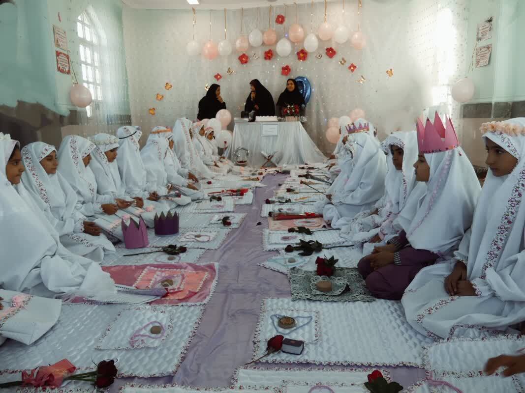 برگزاری مراسم جشن تکلیف در دبستان دخترانه شهید عادل محمد پور یاسوج