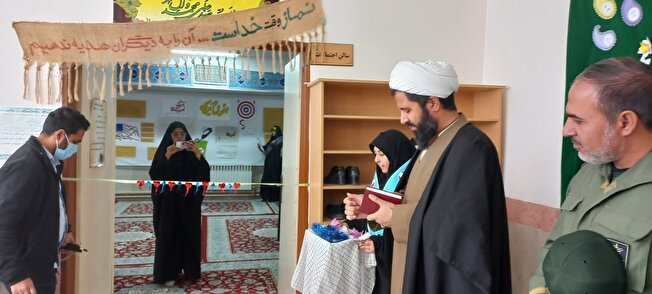 افتتاح نمایشگاه مدرسه انقلاب در دبیرستان دخترانه علوم و معارف اسلامی صدرای بیرجند