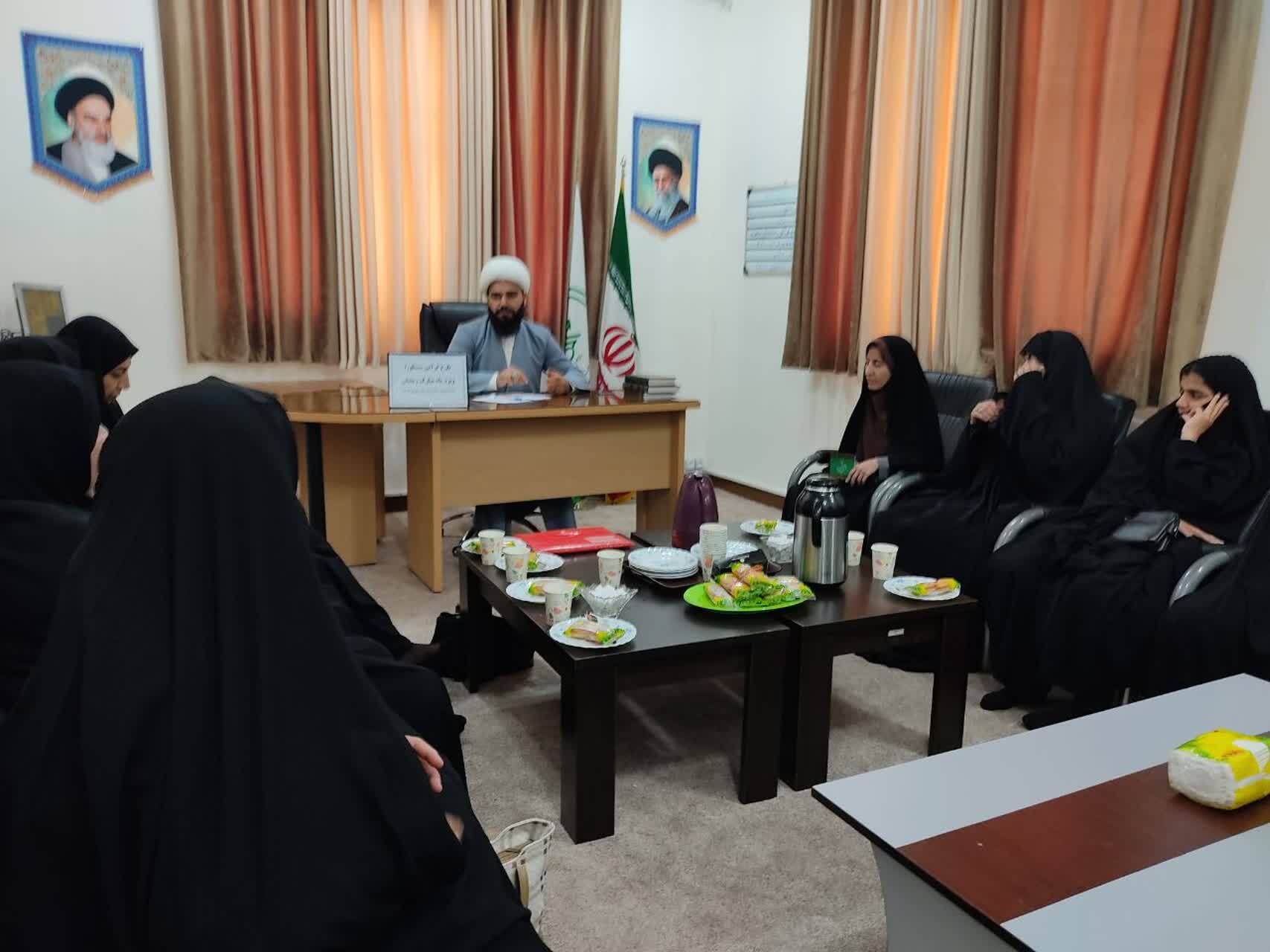 برگزاری جلسه هماهنگی و  برنامه‌ریزی طرح زندگی با آیه‌ها (مسطورا) در شهرستان مهران