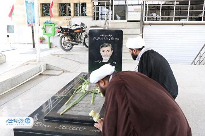 قبور شهدای روحانی و تبلیغات اسلامی در زاهدان گلباران شد