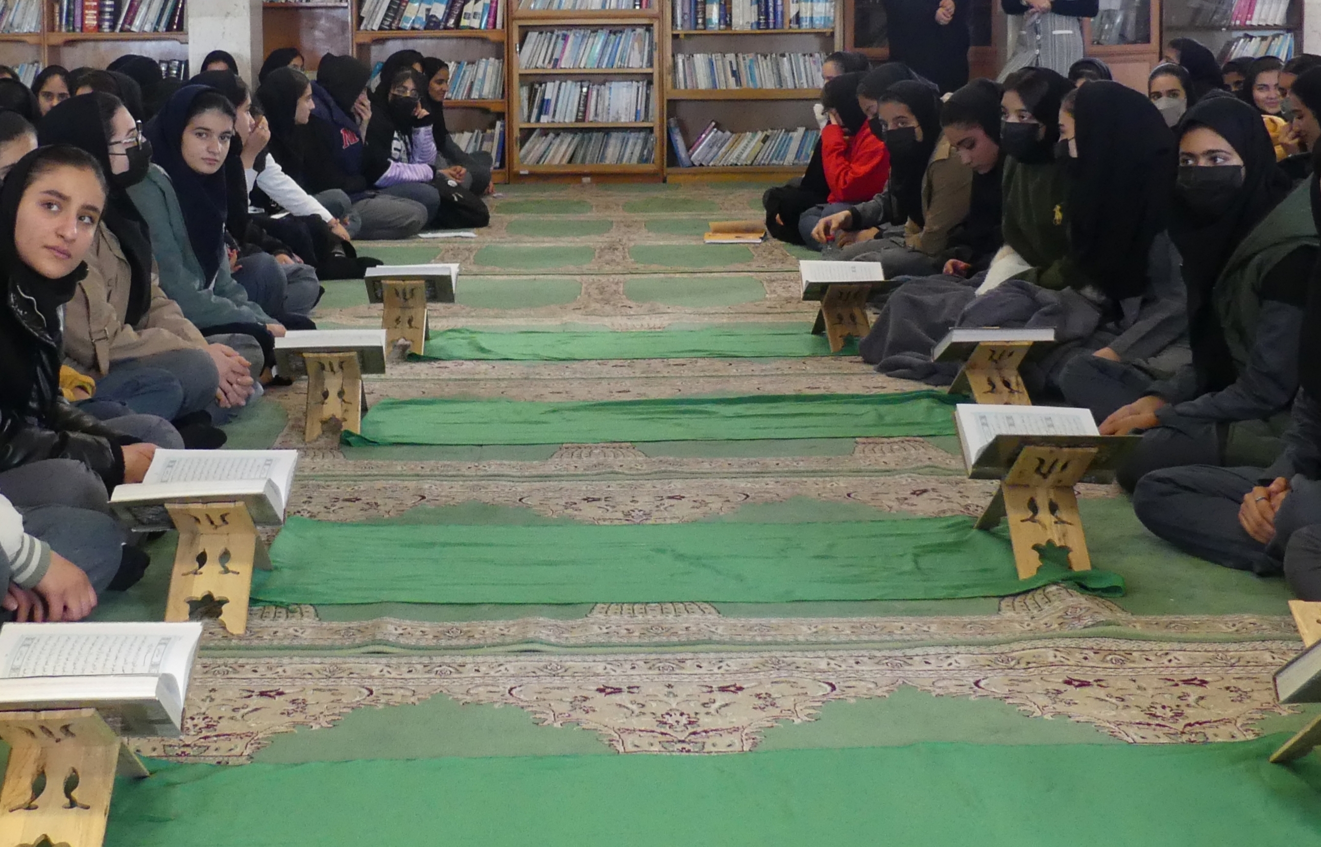 برگزاری  محفل قرانی در  دبیرستان دخترانه حضرت سمیه یاسوج