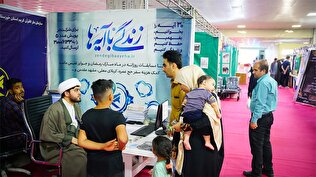 استقبال مردم از غرفه دار القرآن کریم خوزستان