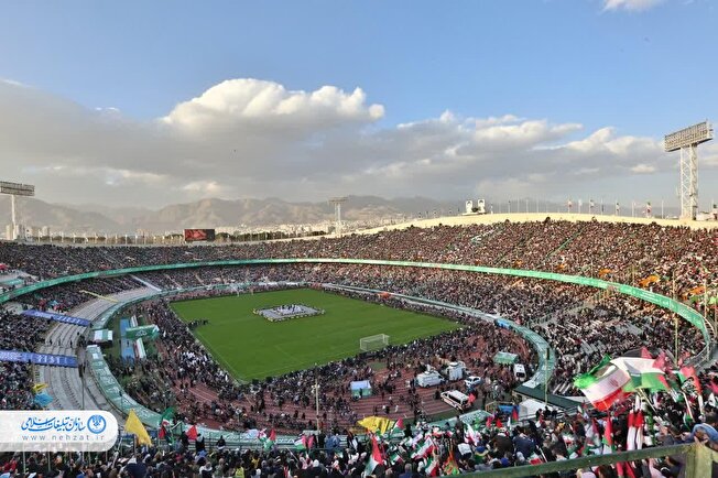 حضور پر شور مردم در جشن باشکوه محفل امام‌حسنی‌ها در ورزشگاه آزادی