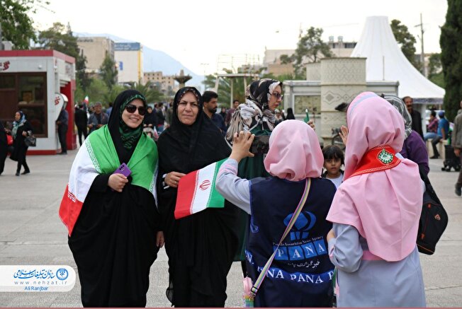 تجمع مردم شیراز درپی حمله ایران به اسرائیل