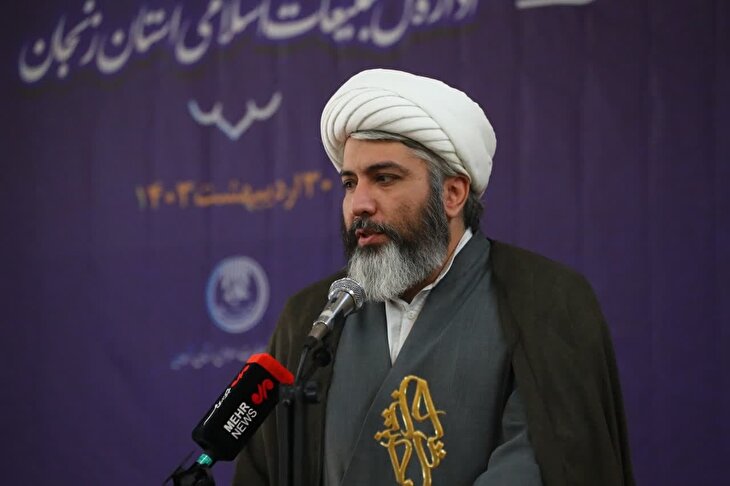 حجت الاسلام رئیسی پرچم خدمت‌رسانی را در ایران اسلامی برافراشته کرد