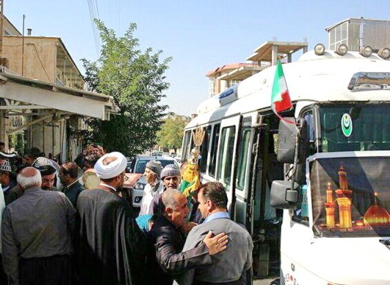 اولین گروه زوّار اهل سنت «بانه» عازم راهپیمایی اربعین شد