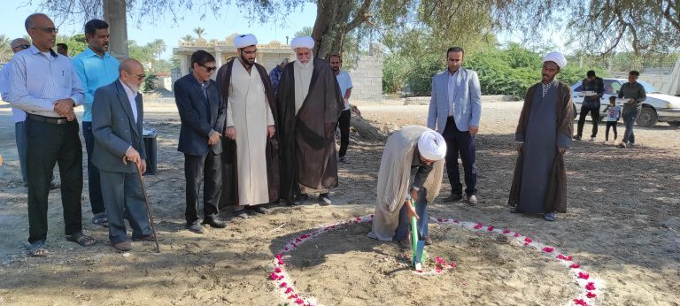 کلنگ احداث خانه عالم روستای حاجی آباد میناب به زمین زده شد