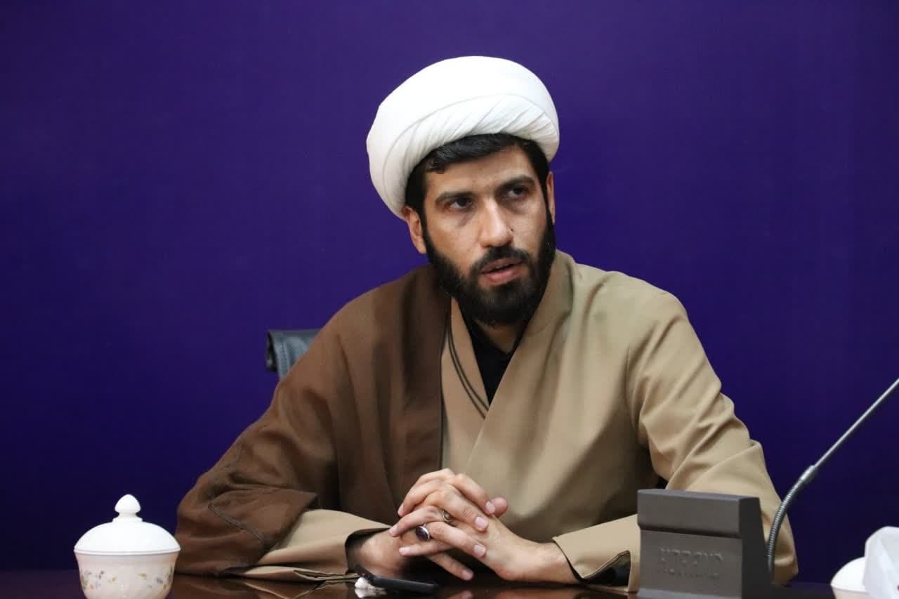 مرد و زن، پیر و جوان آمدند تابگویند که پای انقلاب اسلامی می‌مانیم