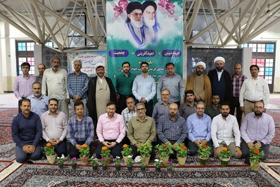 پرسنل اداره کل تبلیغات اسلامی با حضور در گلستان شهدا اصفهان با آرمان‌های شهدا تجدید میثاق کردند
