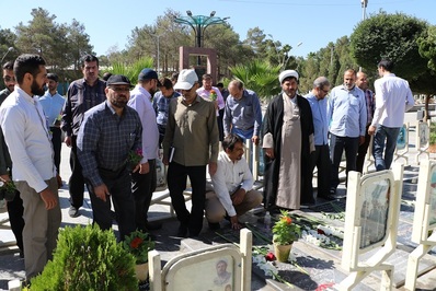 پرسنل اداره کل تبلیغات اسلامی با حضور در گلستان شهدا اصفهان با آرمان‌های شهدا تجدید میثاق کردند
