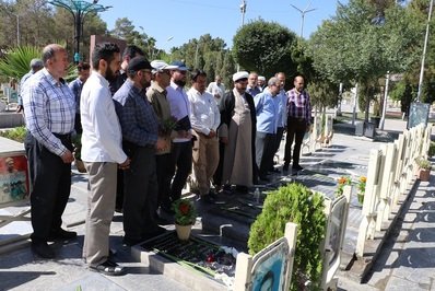 پرسنل اداره کل تبلیغات اسلامی با حضور در گلستان شهدا اصفهان با آرمان‌های شهدا تجدید میثاق کردند