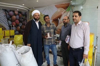 گپ و گفتگوی دوستانه با کسبه و مغازه داران