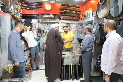 گپ و گفتگوی دوستانه با کسبه و مغازه داران