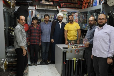 گپ و گفتگوی دوستانه با کسبه و مغازه داران