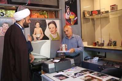 گپ و گفتگوی دوستانه با کسبه و مغازه داران