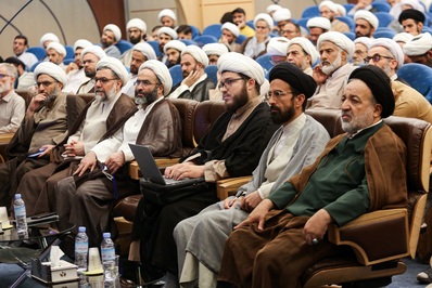 همایش روایان مکتب حسینی در قم