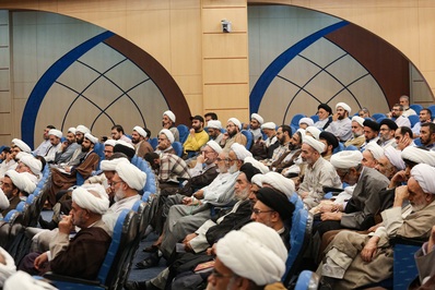 همایش روایان مکتب حسینی در قم