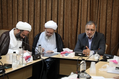 نشست دکتر زاکانی با نخبگان حوزه و دانشگاه در قم
