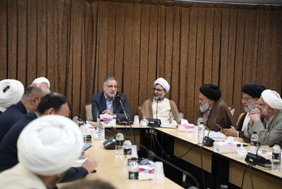 نشست دکتر زاکانی با نخبگان حوزه و دانشگاه در قم