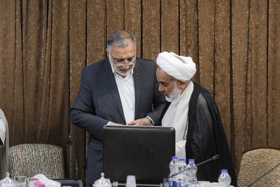 نشست دکتر زاکانی با فعالان فرهنگی قم