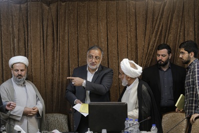 نشست دکتر زاکانی با فعالان فرهنگی قم