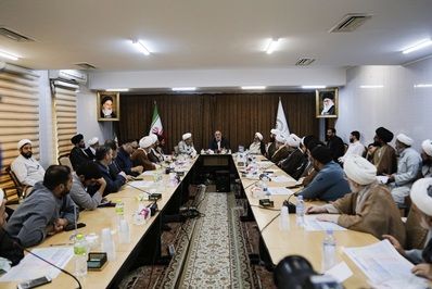 نشست دکتر زاکانی با فعالان فرهنگی قم