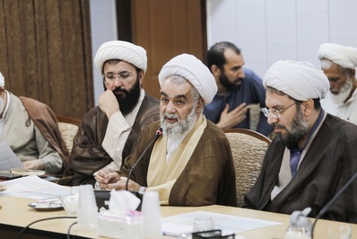 نشست دکتر زاکانی با فعالان فرهنگی قم
