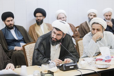 نشست دکتر زاکانی با فعالان فرهنگی قم