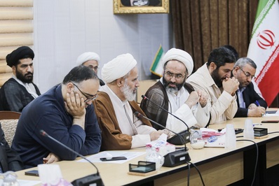 نشست دکتر زاکانی با فعالان فرهنگی قم