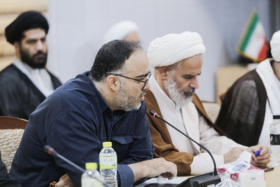نشست دکتر زاکانی با فعالان فرهنگی قم