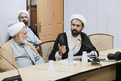 نشست دکتر زاکانی با فعالان فرهنگی قم