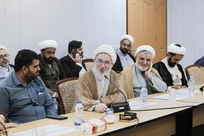 نشست دکتر زاکانی با فعالان فرهنگی قم