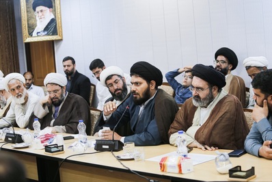 نشست دکتر زاکانی با فعالان فرهنگی قم