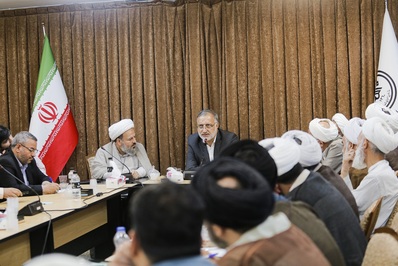 نشست دکتر زاکانی با فعالان فرهنگی قم