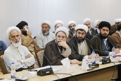 نشست دکتر زاکانی با فعالان فرهنگی قم