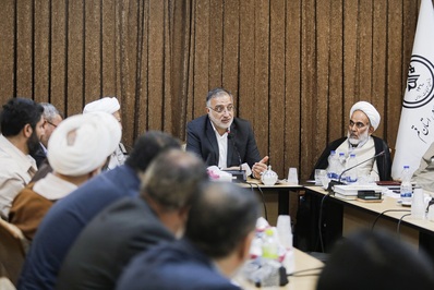نشست دکتر زاکانی با فعالان فرهنگی قم