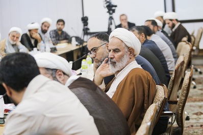 نشست دکتر زاکانی با فعالان فرهنگی قم