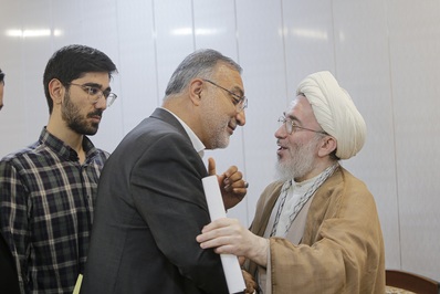 نشست دکتر زاکانی با فعالان فرهنگی قم
