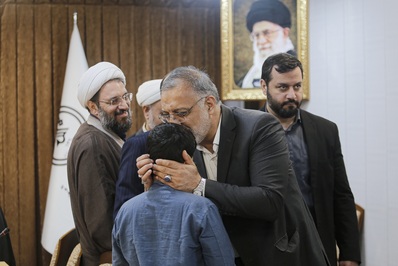 نشست دکتر زاکانی با فعالان فرهنگی قم