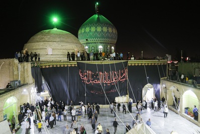 برافراشتن خیمه عزای هیئت چهل‌اختران قم