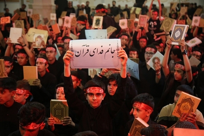 عزاداری نوجوانان قمی در اجتماع «رهروان قرآن، پیروان قاسم»