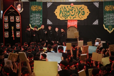 عزاداری نوجوانان قمی در اجتماع «رهروان قرآن، پیروان قاسم»