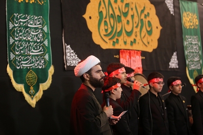 عزاداری نوجوانان قمی در اجتماع «رهروان قرآن، پیروان قاسم»