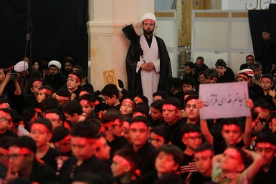 عزاداری نوجوانان قمی در اجتماع «رهروان قرآن، پیروان قاسم»